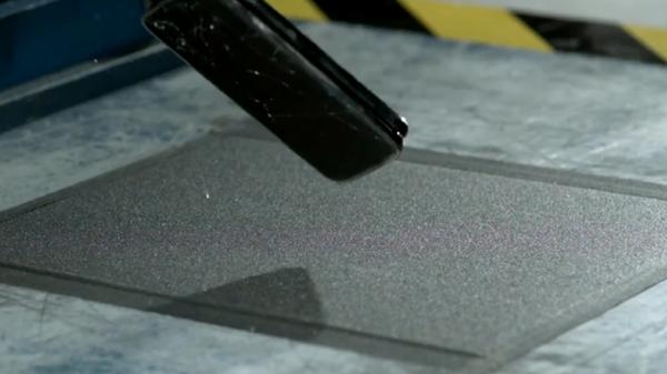 Ниту пад од еден метар не го крши Gorilla Glass 4