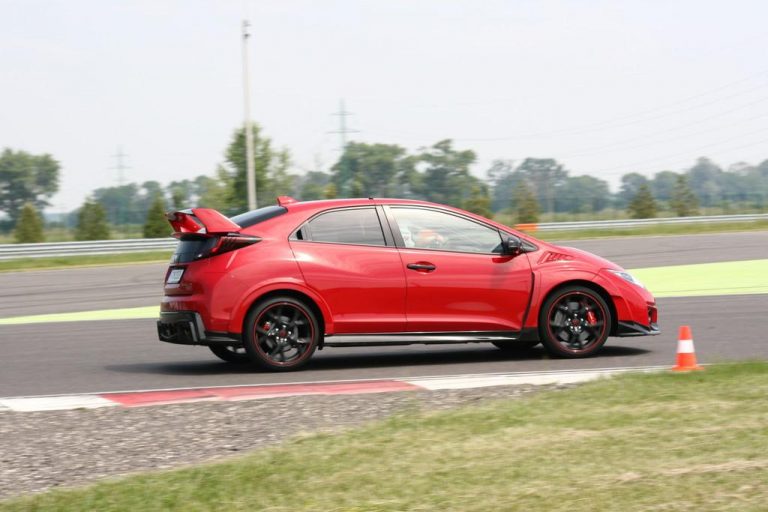 Honda Civic Type R: Четири евра поевтин од Leon, 20 евра од Golf GTI