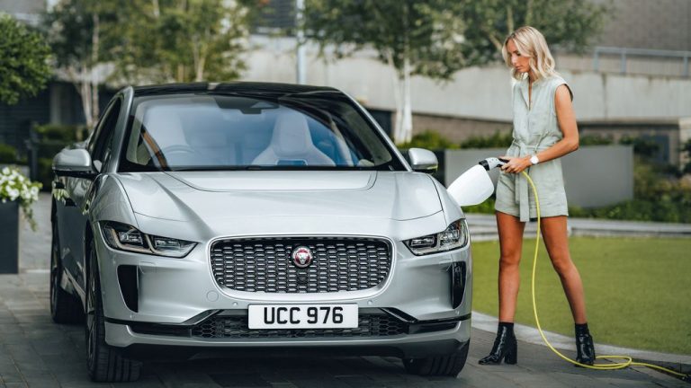 Jaguar и Land Rover ќе се снабдуваат со батерии од фабрика во Британија
