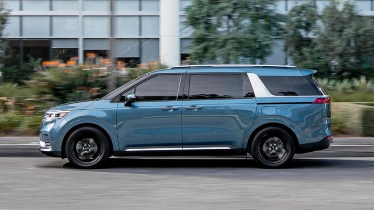 Kia Carnival е најдобро семејно возило според шпанскиот печат во САД