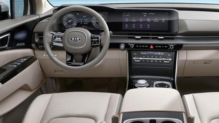 kia carnival внатрешност
