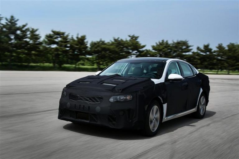 Kia Optima PHEV: Прв хибрид на Kia со приклучок за полнење