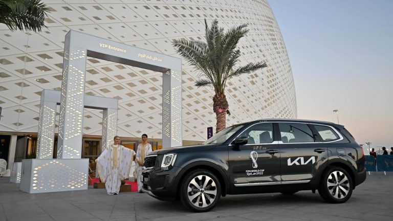 Тристотини автомобили Kia возеа службено за фудбалот во Катар