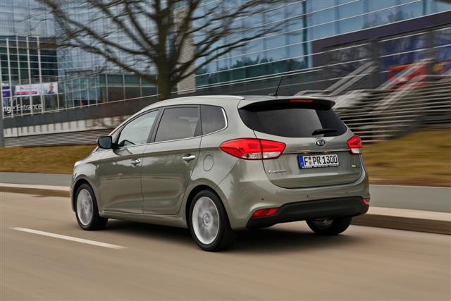 kia_carens_028