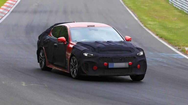 Kia Stinger тестира на Нирбургринг, прашање е погонот
