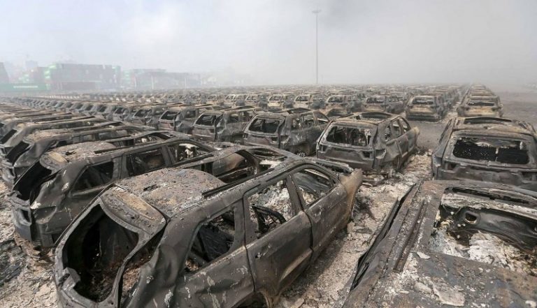 Во експлозијата во Кина изгорени илјадници нови автомобили
