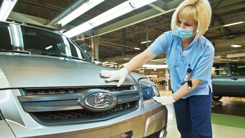 Niva повторно го носи логото на Lada