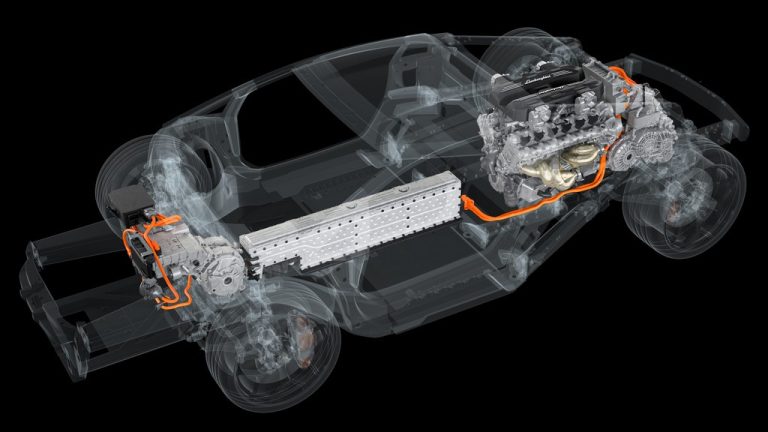 Хибридот на Lamborghini работи со V12 и три електромотори