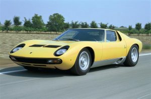 Италијанците го бомбардираа светот со спортски автомобили. Lamborghini Miura беше дел од предводничкото трио заедно со Ferrari 330 GTC и Maserati Ghibli