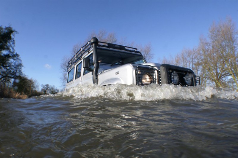 land rover defender 16220150402