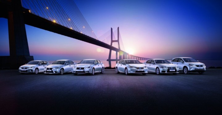 Понудата на хибридни модели на Lexus