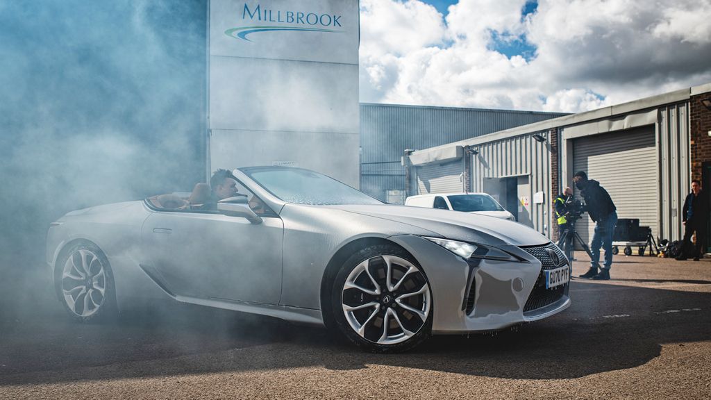 lexus lc замрзнат кабриоолет