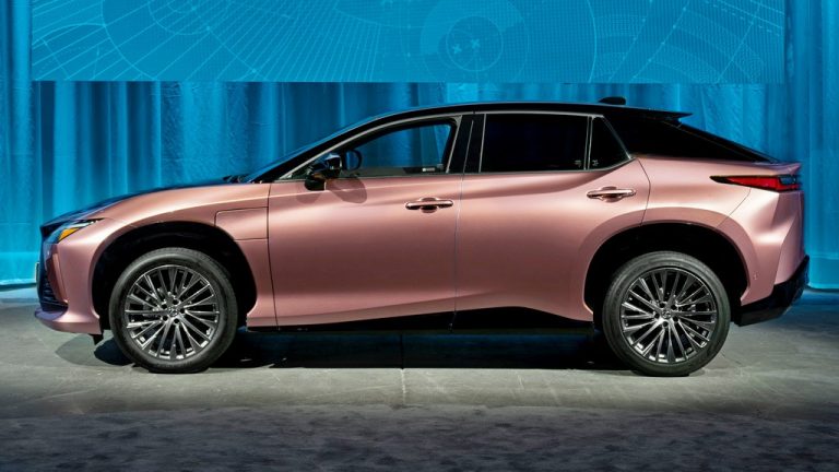 Електричен Lexus RZ следи по 24 години од хибридниот Lexus RX
