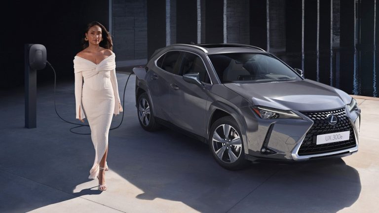 Нова батерија му донесе +40% досег на Lexus UX 300e