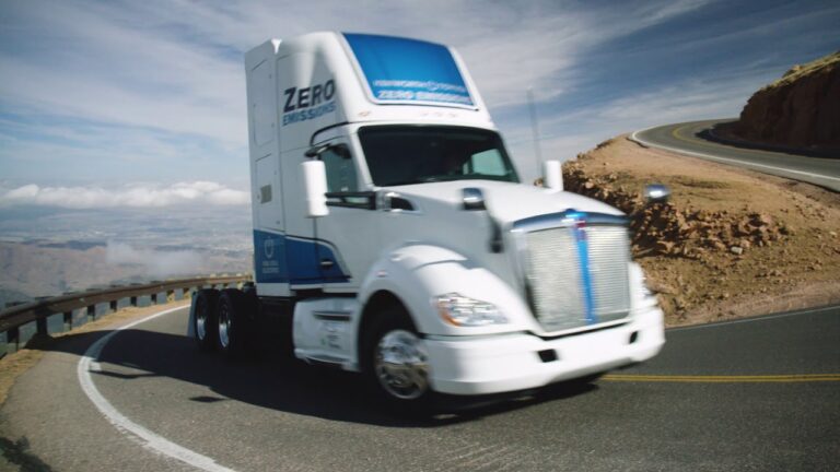 Камион Kenworth без проблеми на Пајкс Пик – со водороден погон од Toyota