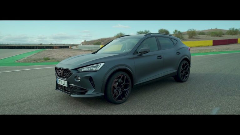Жорди Хене ја тестираше ексклузивната Cupra по асфалт и по земја