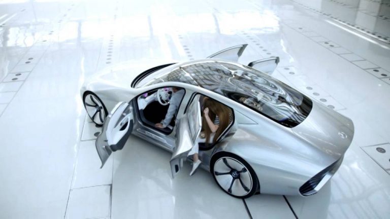 Погледнете како овој Mercedes ја менува формата на каросеријата