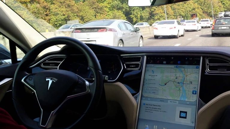Сопствениците ги откриваат слабостите на автопилотот на Tesla