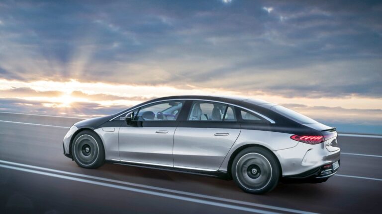 Mercedes ѝ создаде конкурент на S-Class: Електричен EQS, луксузен, различен