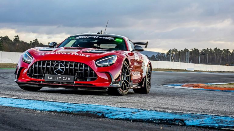 Mercedes-AMG со 730 КС задолжен за безбедноста на Ф1-трките