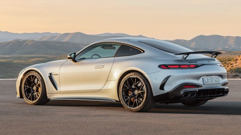 Mercedes-AMG GT Coupe: Само уште крила му недостигаат