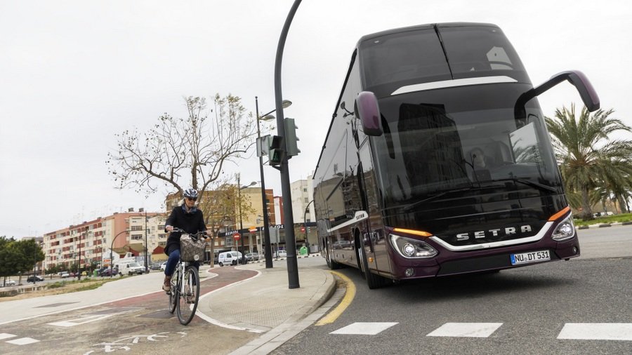 mercedes avtobusi sistemi asistencija mercedes avtobusi sistemi asistencija