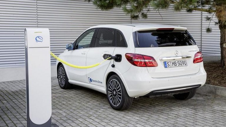Mercedes ја прекинува соработката со американскиот партнер Tesla