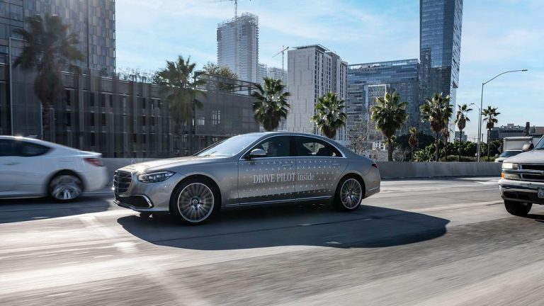 Тоа што Tesla го нема: Mercedes прв доби дозвола за својот автопилот во САД