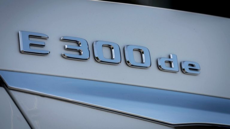 Хибриден Mercedes E-Class поевтин и посилен од дизел E 300 d
