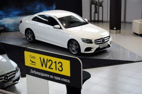 Фабричката ознака W213 на новата генерација асоцира веднаш на синонимот за Mercedes од вишата класа, легендарниот W123