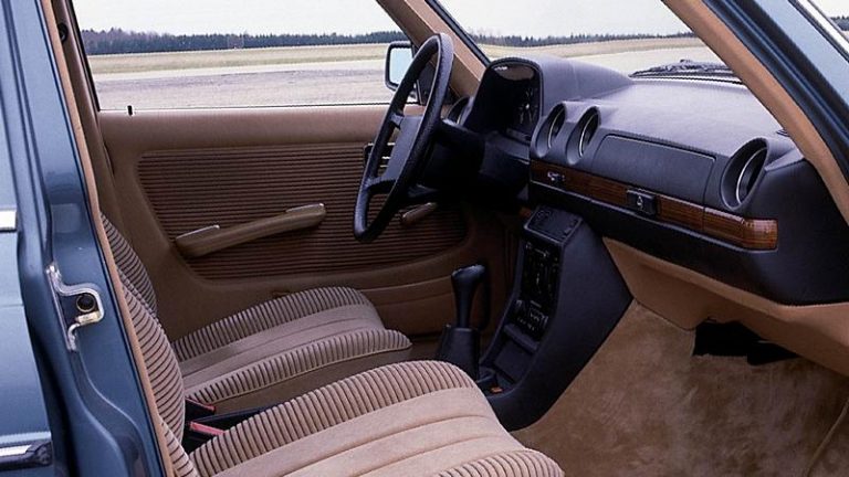 Историја на Mercedes E-Class: Музејот на овие автомобили се улиците