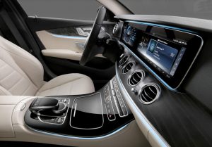 За новата E-Class стојат на располагање 64 различни бои на амбиенталното осветлување со диодни светилки