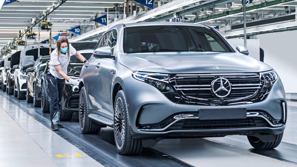 Mercedes во септември испорачал 2.500 примероци од електричниот EQC