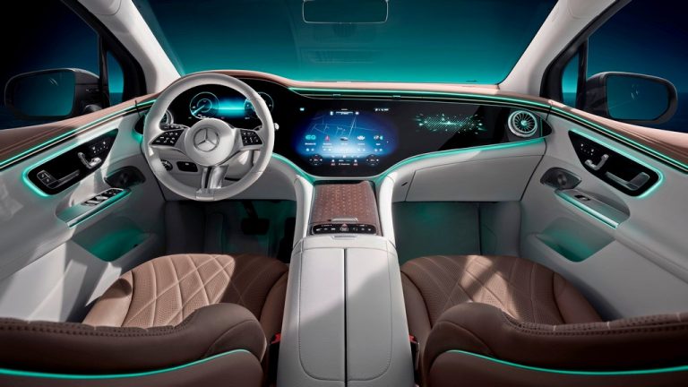 Прв поглед во внатрешноста на новиот Mercedes EQE SUV