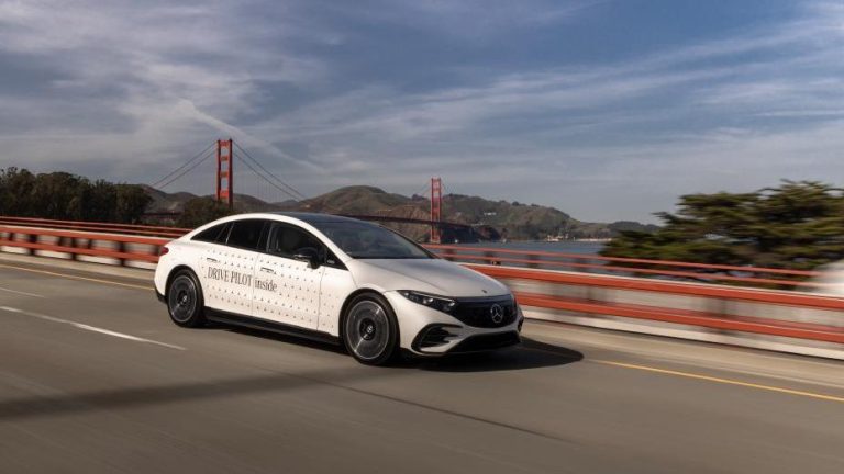 Mercedes ја претрка Tesla во добивањето дозвола за автопилот во Калифорнија