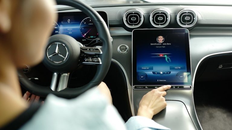 Mercedes-Benz: Плаќање во кеш, со картичка или со автомобилот