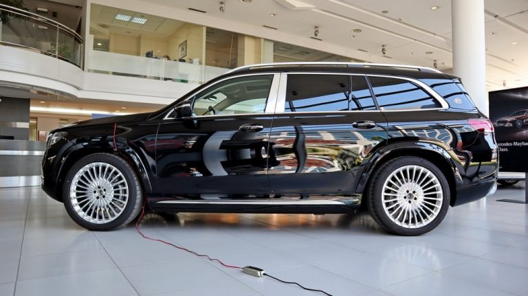 Maybach GLS може чувството на салон да го донесе среде пустина