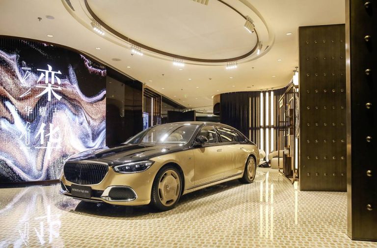 Tesla продава попусти, Mercedes уште толку вложува во развој