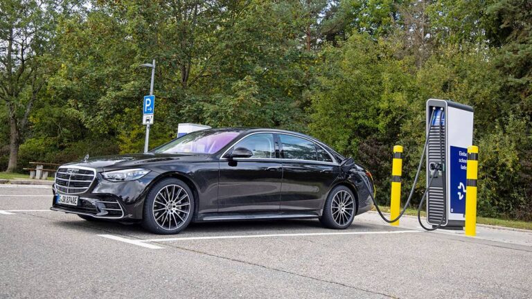 Mercedes S-Class отсега вози и како хибрид