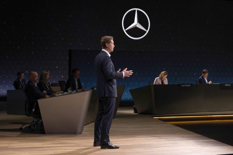 Mercedes им ги продолжи договорите на топ-менаџерите до 2029 година