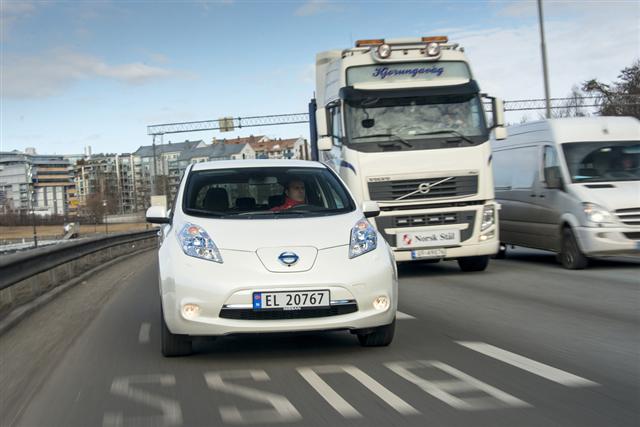 Погонот на струја се проби: 100.000-от електромобил на Renault-Nissan