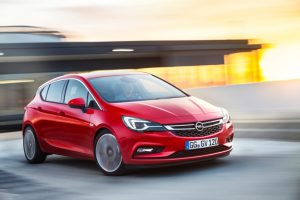 Покрај најавите за дизајнерската револуција со концептот Monza, се очекуваше изглед што ќе се разликува повеќе од оној на Adam