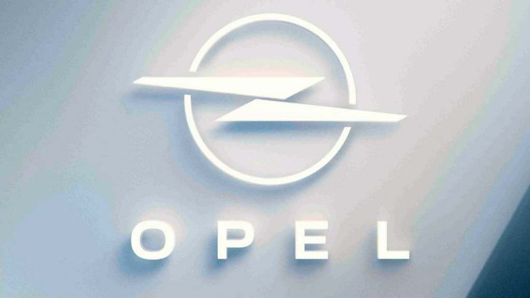 Opel има нов дизајн за молњите: Електризирачко лого
