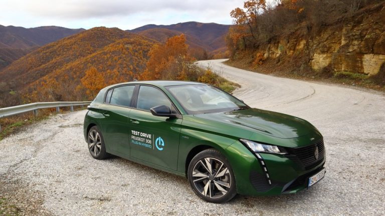 Хибриден Peugeot 308 цела планина качува на струја