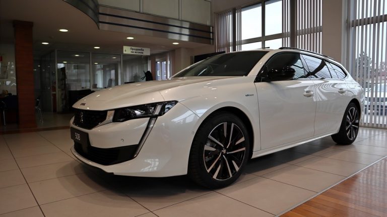 Peugeot сé почесто вози на струја: 508 Hybrid испорачан во Еуроимпекс