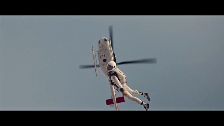 Со падобран на тркачка патека и право во Peugeot 9X8