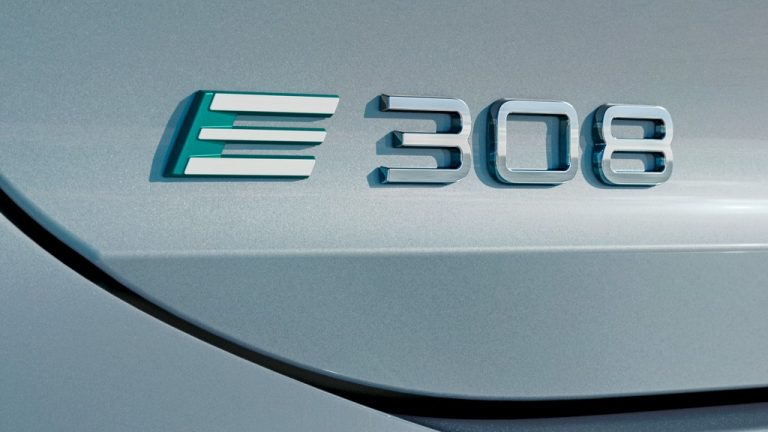 Од велосипед до тркачки болид, секој Peugeot во верзија на струја од 2023