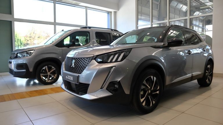 Десетте електрични Peugeot и Opel се досега најгласниот будилник за електромобилноста