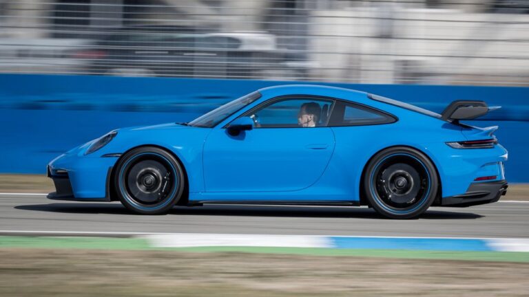 Моторот на Porsche 911 GT3 мина 5.000 часови под полна гас и 300 km/h