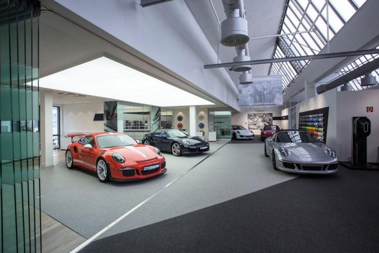 Над 3.000 купувачи на Porsche преземаат директно од фабрика